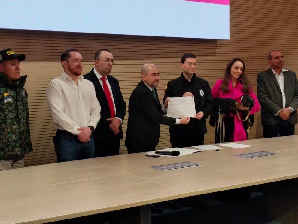 Miniatura de Felipe Córdoba lanza candidatura presidencial por firmas y plantea mano dura contra la inseguridad